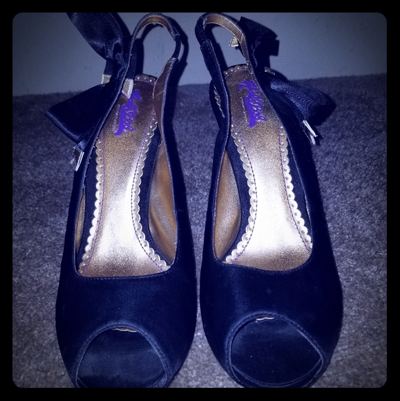 Hale Bob black heels with strappy back and bow - Picture 1 of 5